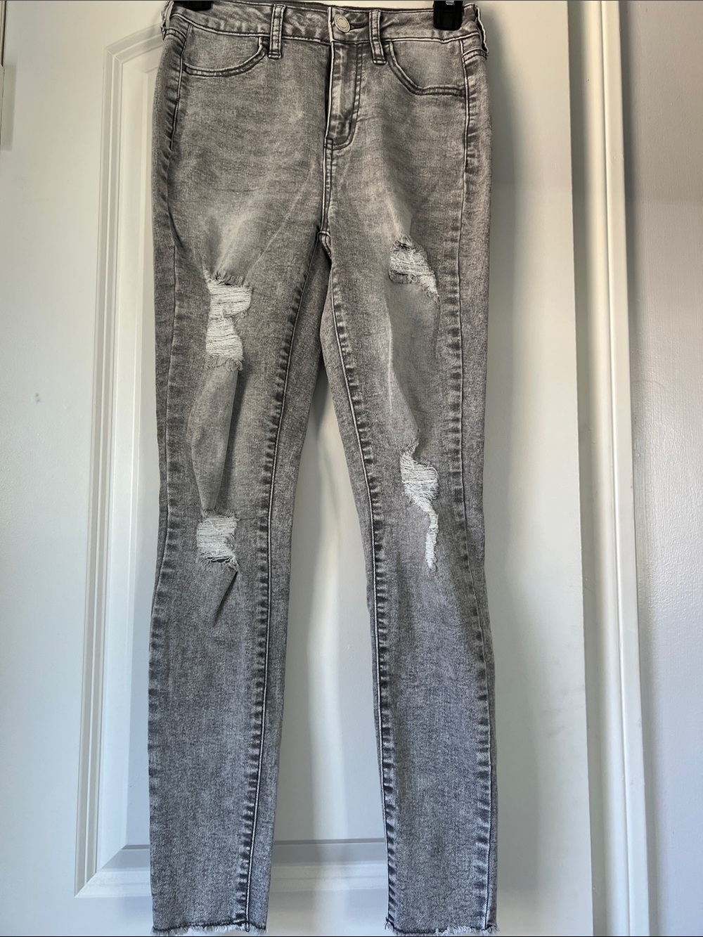 NWOT SO Women's Grey Distressed Skinny Jeans